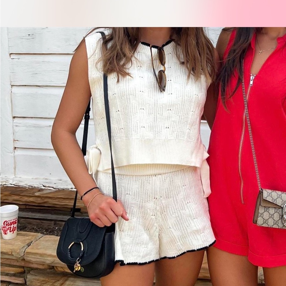 ALOHAS Cream Knit Top with Black Trim